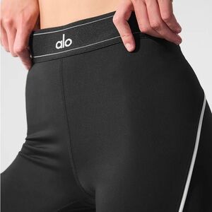 Alo Airlift High Waist Suit Up Legging in Black with White Contrast Size S